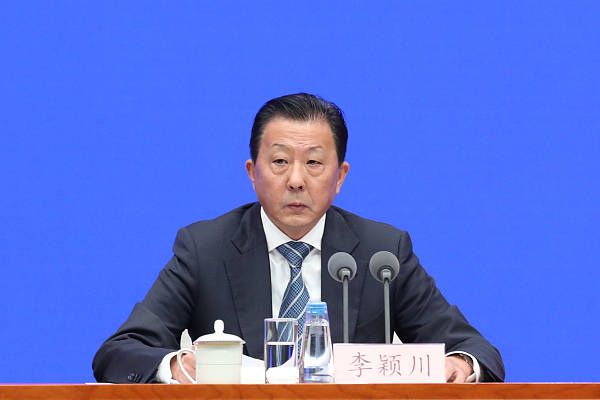 9500万+7300万=0 安东尼和霍伊伦本赛季联赛都是0球0助英超第18轮，曼联客场0-2西汉姆遭遇3轮不胜，安东尼和霍伊伦本赛季英超仍0球0助。